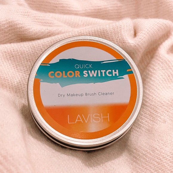 NEW Lavish Quick Color Switch Dry Brush Cleaner